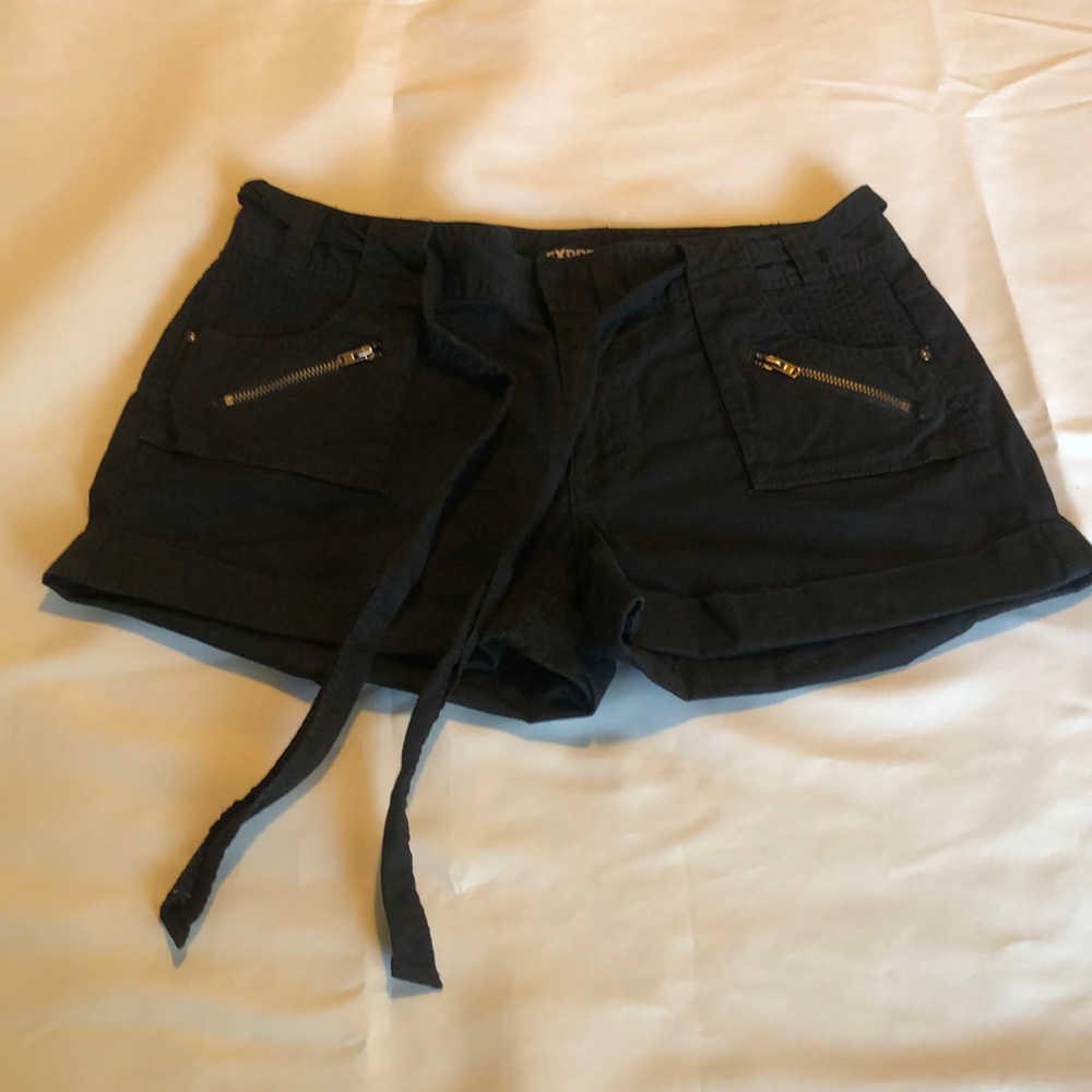 Womens size 6 black Express cuffed Shorts with front pockets